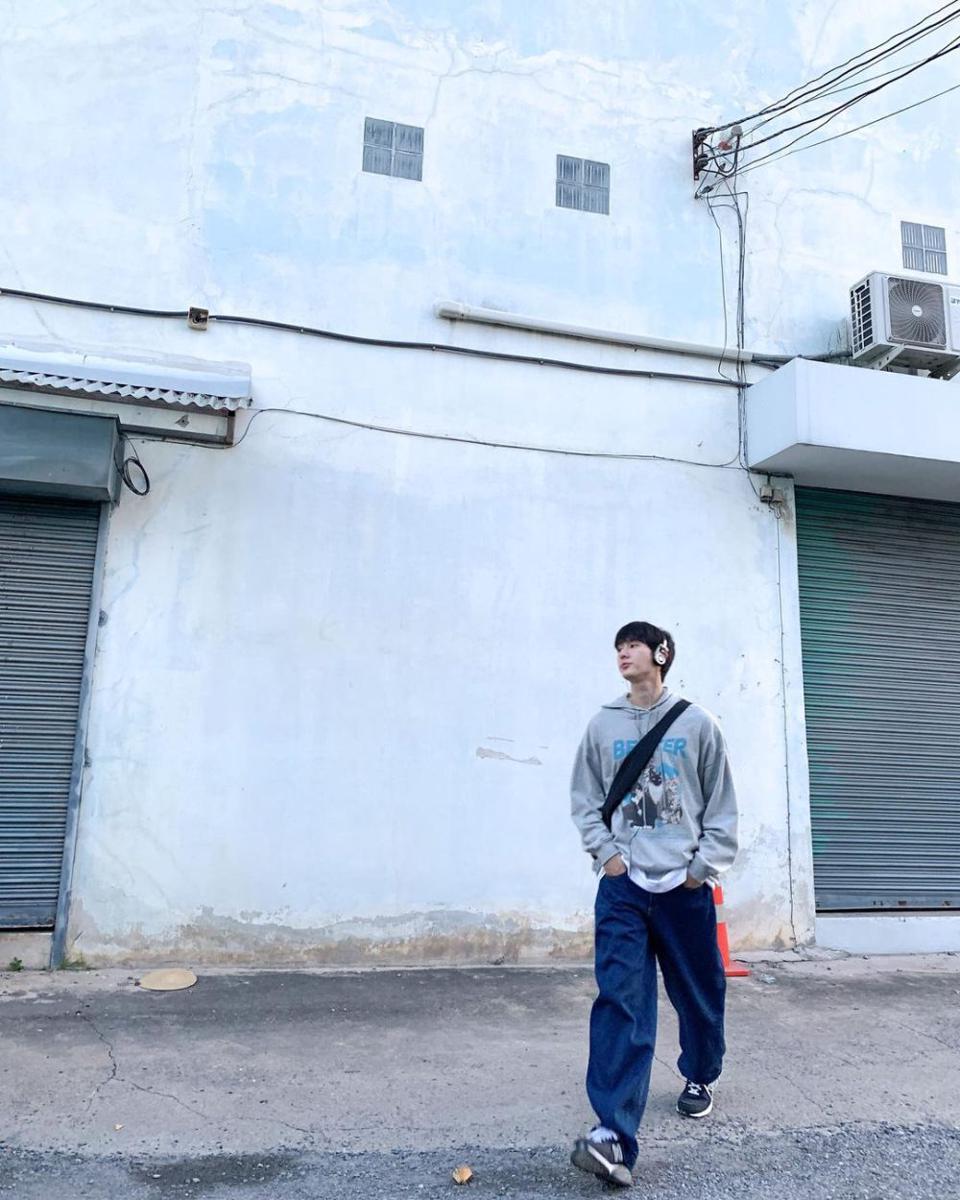 outfit celana oversized ala Book Kasidet (instagram.com/kasibook_)