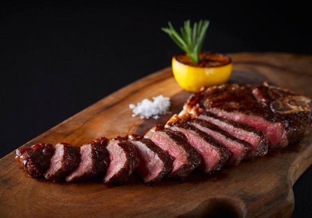 5 Steakhouse Paling Enak di Kuala Lumpur, Dagingnya Juicy Abis!