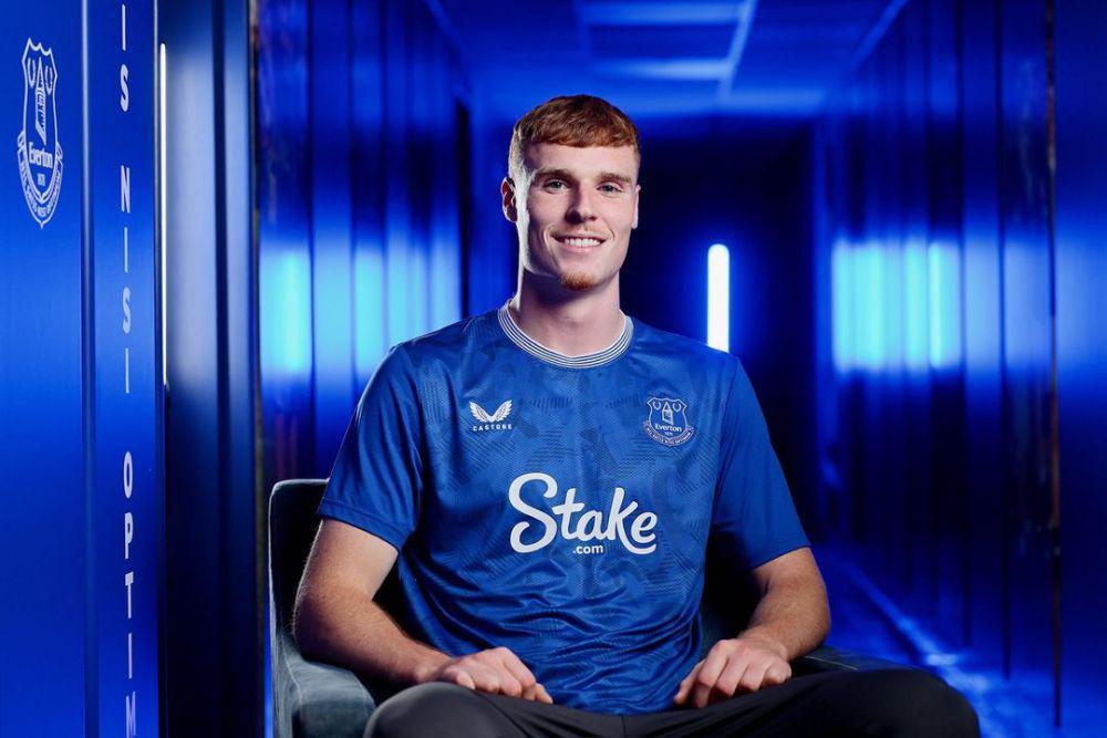 Jake O'Brien berseragam Everton. (instagram.com/everton)