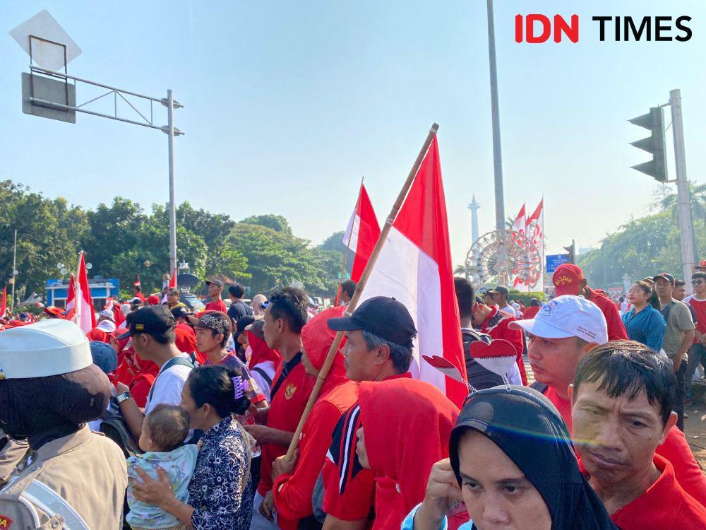 8 Potret Iring-iringan Kirab Bendera Pusaka Disambut Warga di Halim