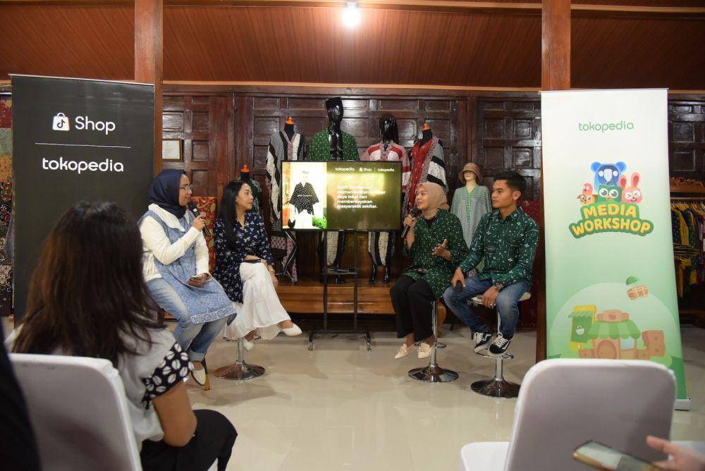 Media trip #MelokalDenganBatik dari Tokopedia dan ShopTokopedia di Solo, Jawa Tengah pada Rabu (7/8/2024). (dok. Tokopedia)