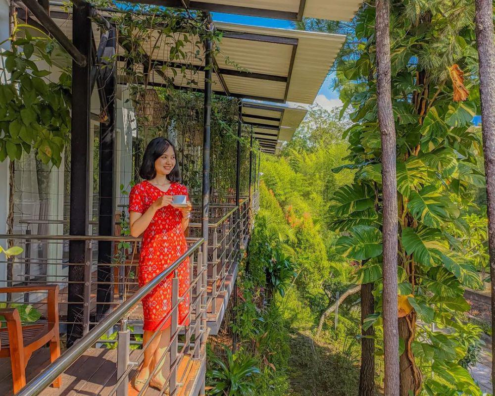 Suasana balkon hotel Bukit Daun. (instagram.com/bukitdaunresort)