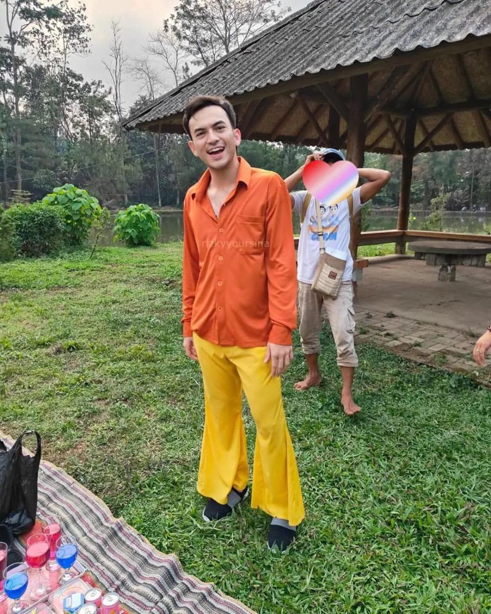 potret Rizky Nazar cosplay jadi penyanyi dangdut King Nassar (instagram.com/jakiyyah_i)