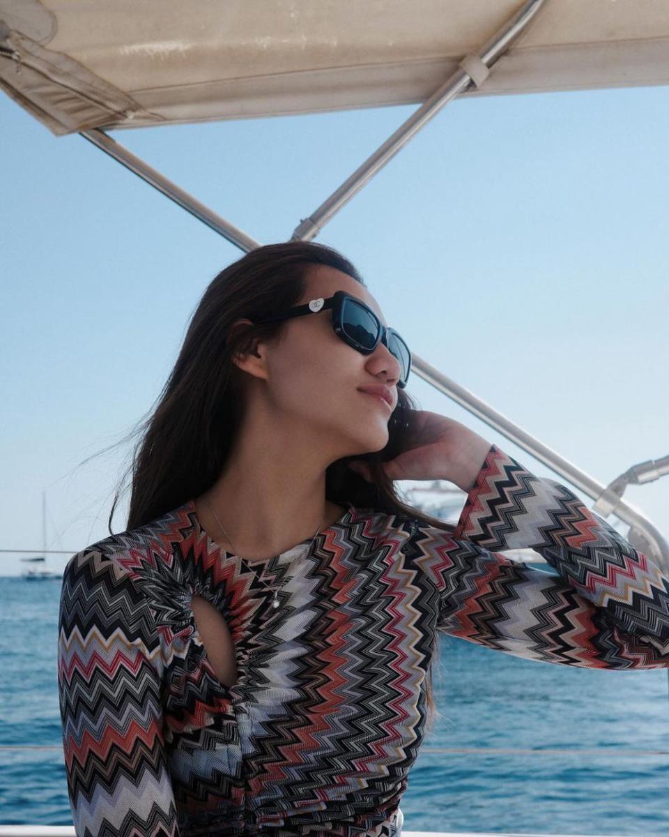 potret Aaliyah Massaid berlayar di Oia Santorini (instagram.com/aaliyah.massai)