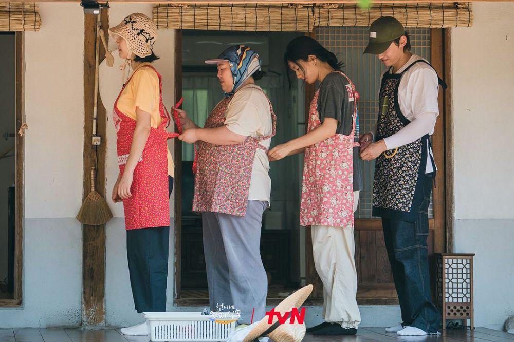 still cuts Fresh off the Sea (instagram.com/tvn_joy)