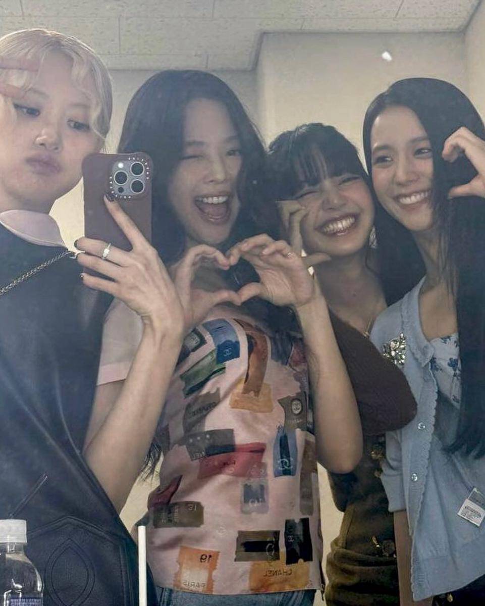 potret akrab BLACKPINK di balik layar premiere film BORN PINK (instagram.com/sooyaaa__)