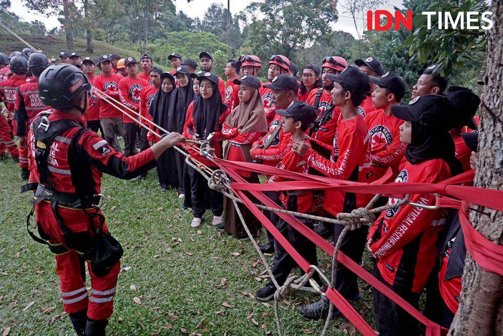 VRI Sumut menggelar Sekolah Vertical Rescue Tingkat I di Sibolangit (IDN Times/Arifin Al Alamudi)