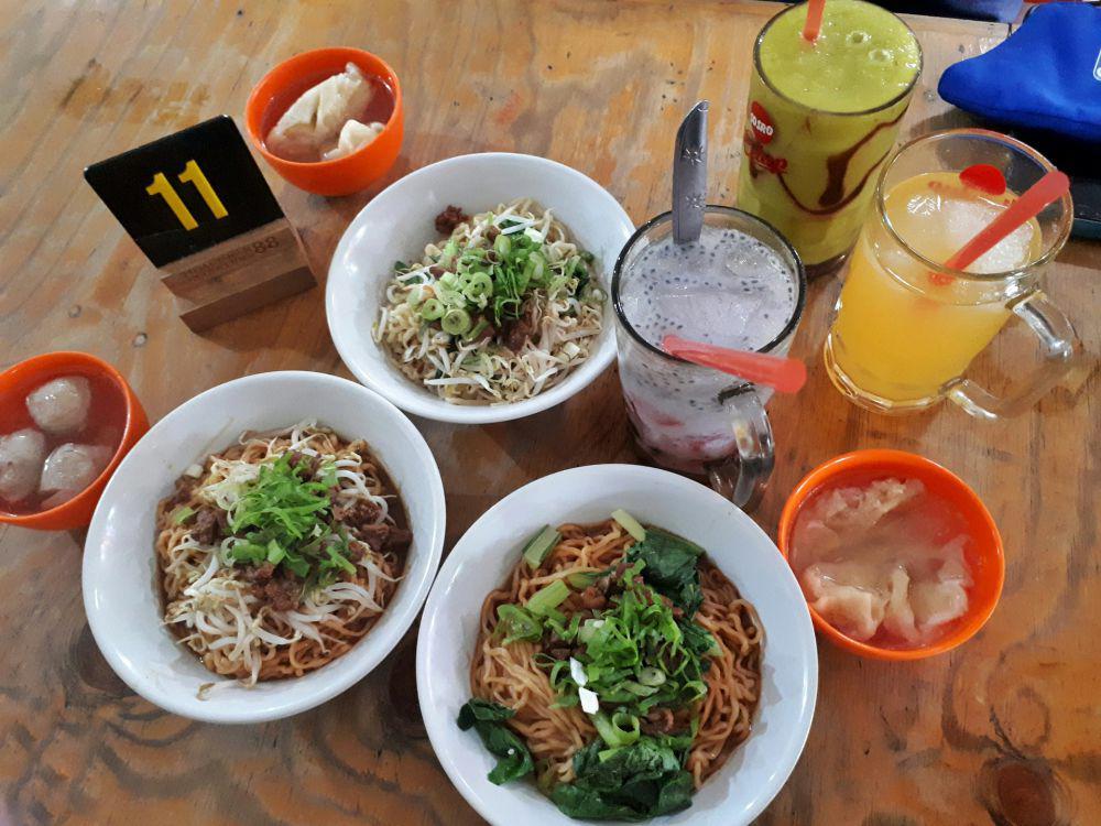 ilustrasi mi ayam dan bakso (unsplash.com/Fitri Ariningrum)