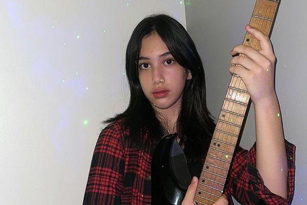 Chelsea JKT48 Minta Maaf soal Konten Main Gitar di TikTok