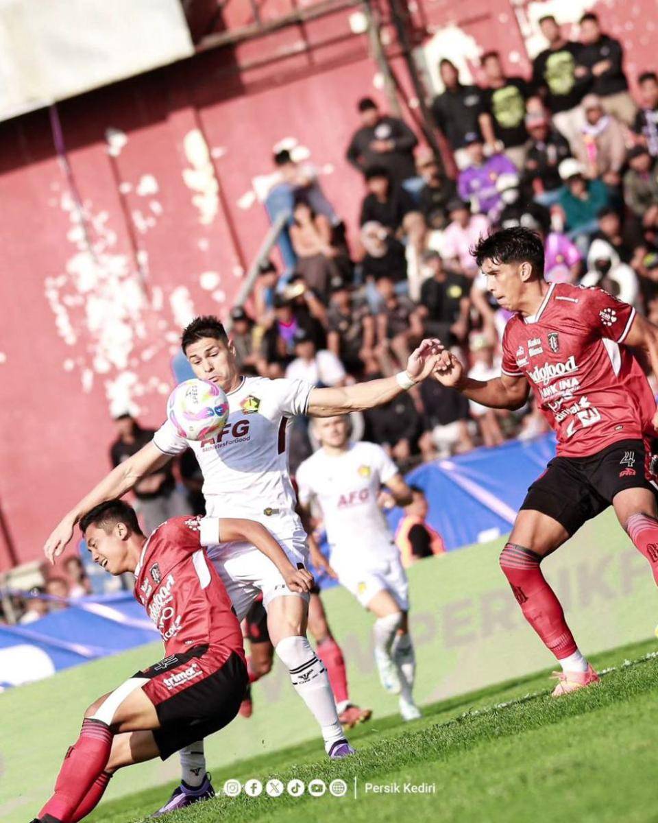 Pemain Persik Kediri saat melawan Bali United.instagram.com/persikfcofficial