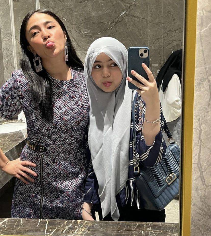 potret bahagia Marshanda dapat kejutan ulang tahun dari Sienna (Instagram.com/marshanda99)