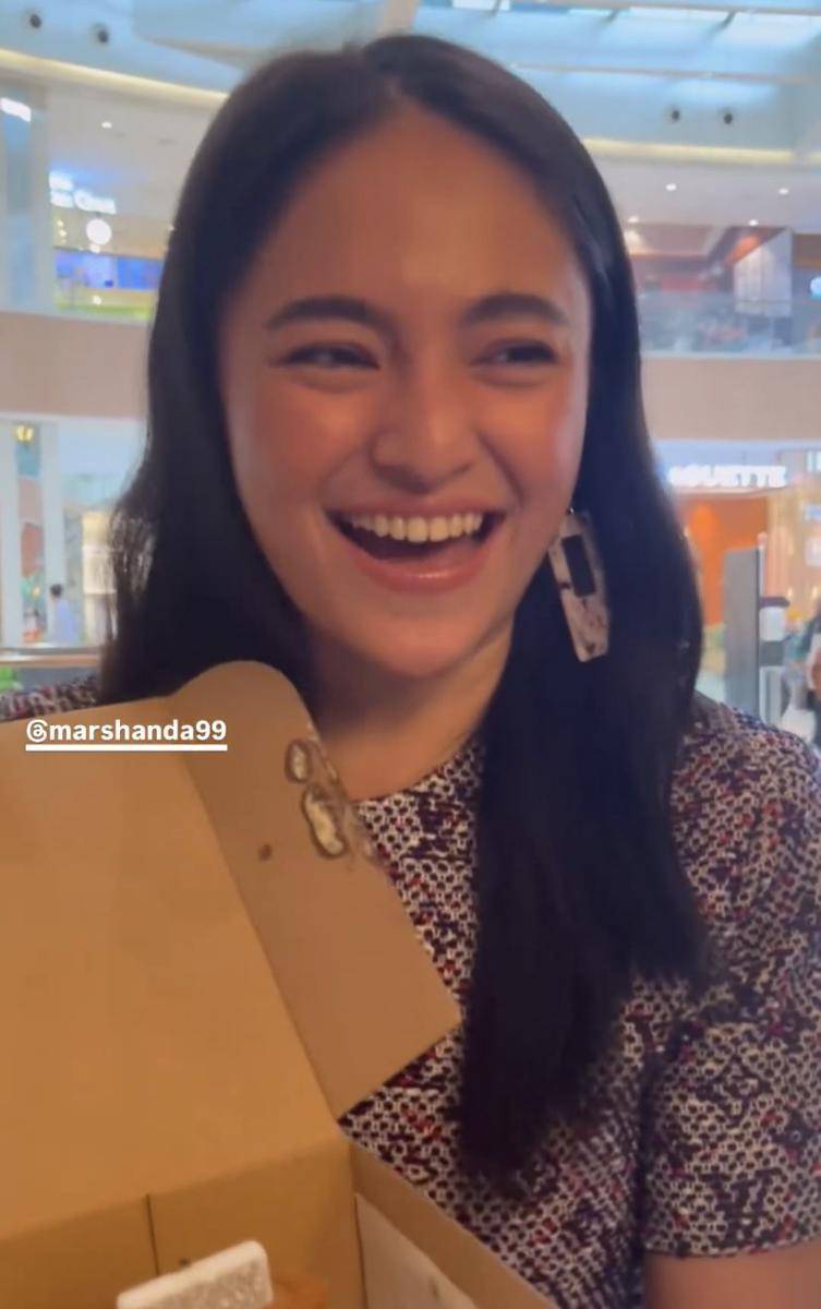 potret bahagia Marshanda dapat kejutan ulang tahun dari Sienna (Instagram.com/siennn.kasya)