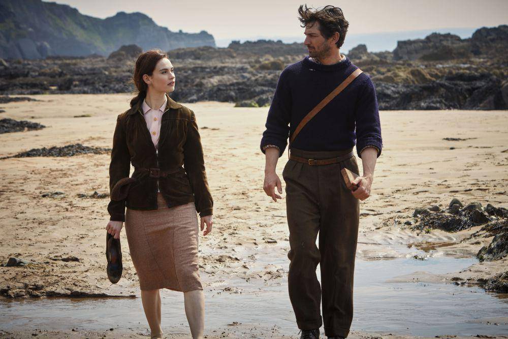adegan film The Guernsey Literary and Potato Peel Pie Society (dok. Netflix/The Guernsey Literary and Potato Peel Pie Society)