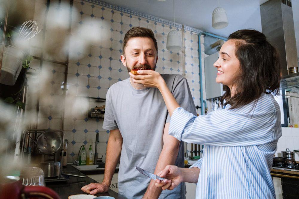Menikmati waktu bersama (pexels.com/cottonbro studio)