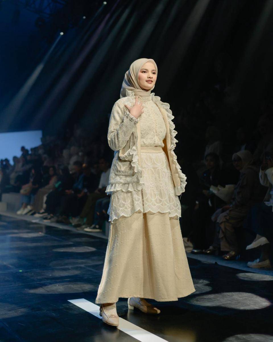 momen Sabrina Anggraini runaway di catwalk (instagram.com/sabrinaanggraini)