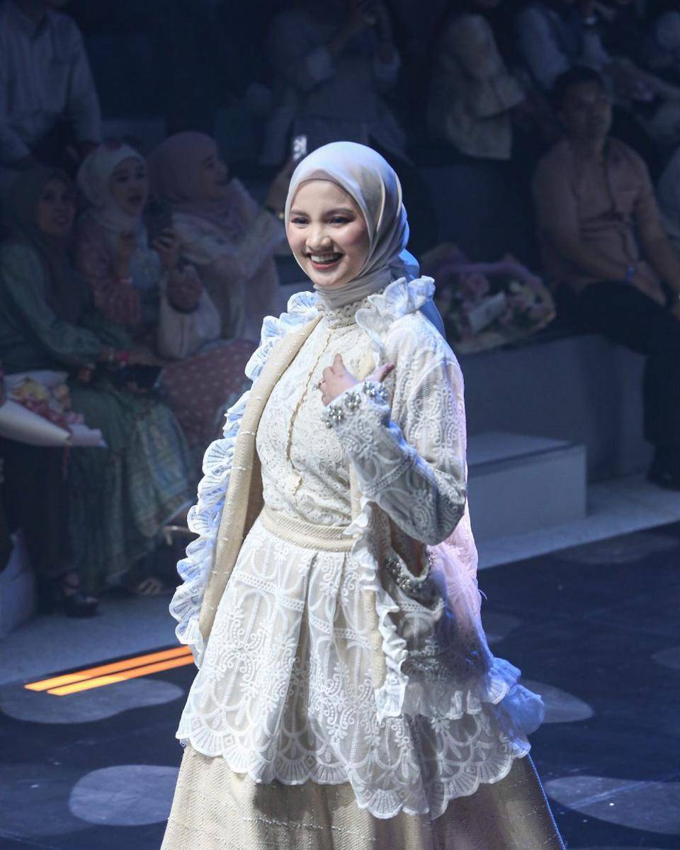 momen Sabrina Anggraini runaway di catwalk (instagram.com/sabrinaanggraini)