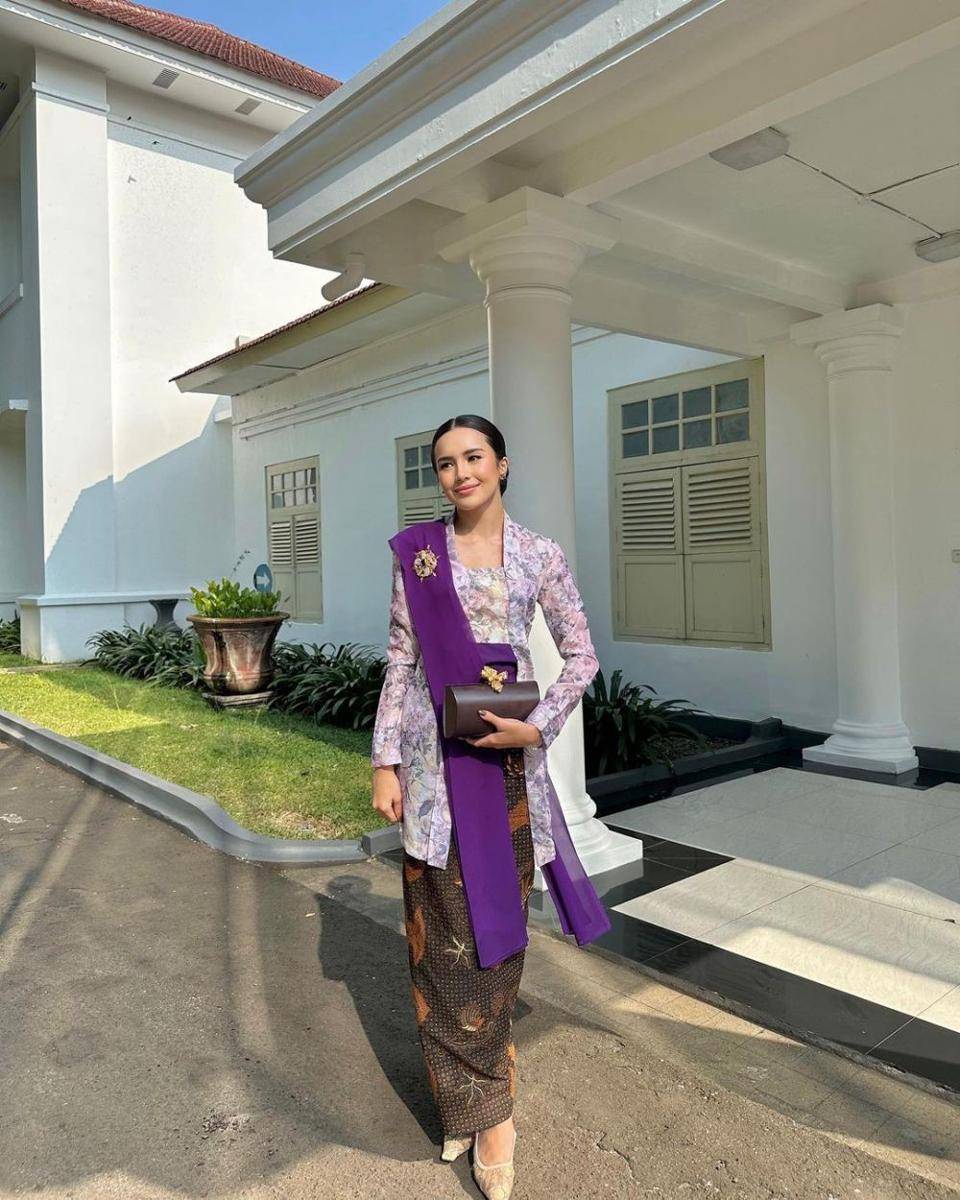 Gaya Tamu di Tasyakuran dan Tingkeban Erina Gudono. (instagram.com/bebytsabina)