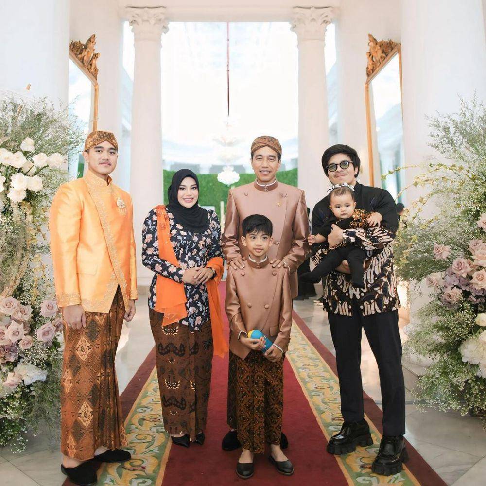 Gaya Tamu di Tasyakuran dan Tingkeban Erina Gudono. (instagram.com/attahalilintar)