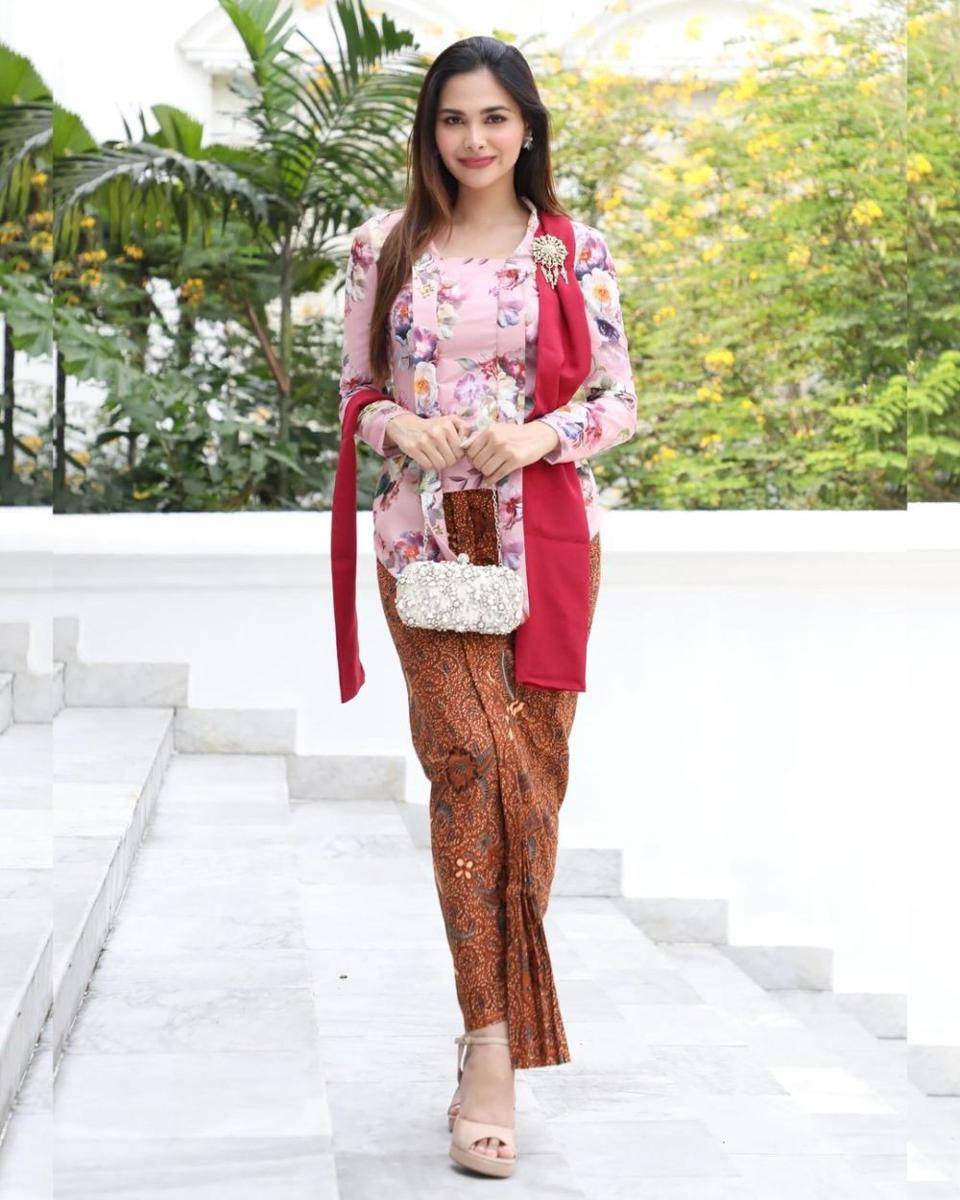Gaya Tamu di Tasyakuran dan Tingkeban Erina Gudono. (instagram.com/jaswinkaurd)
