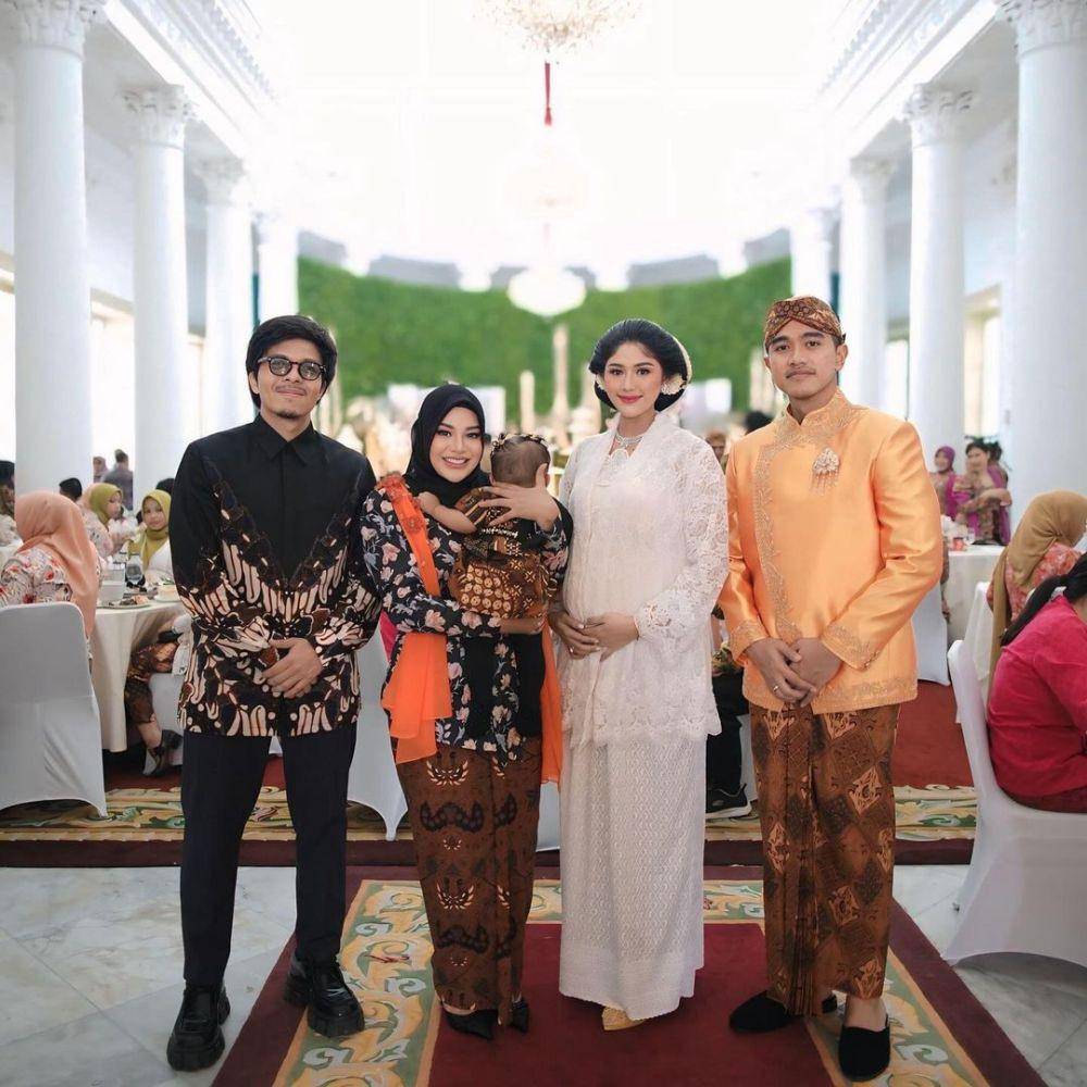 Gaya Tamu di Tasyakuran dan Tingkeban Erina Gudono. (instagram.com/attahalilintar)