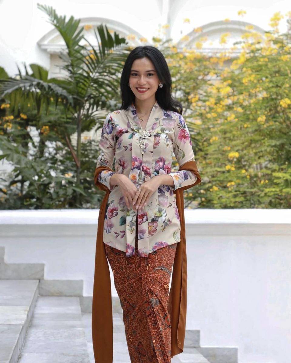 Gaya Tamu di Tasyakuran dan Tingkeban Erina Gudono. (instagram.com/yasmindeliana)