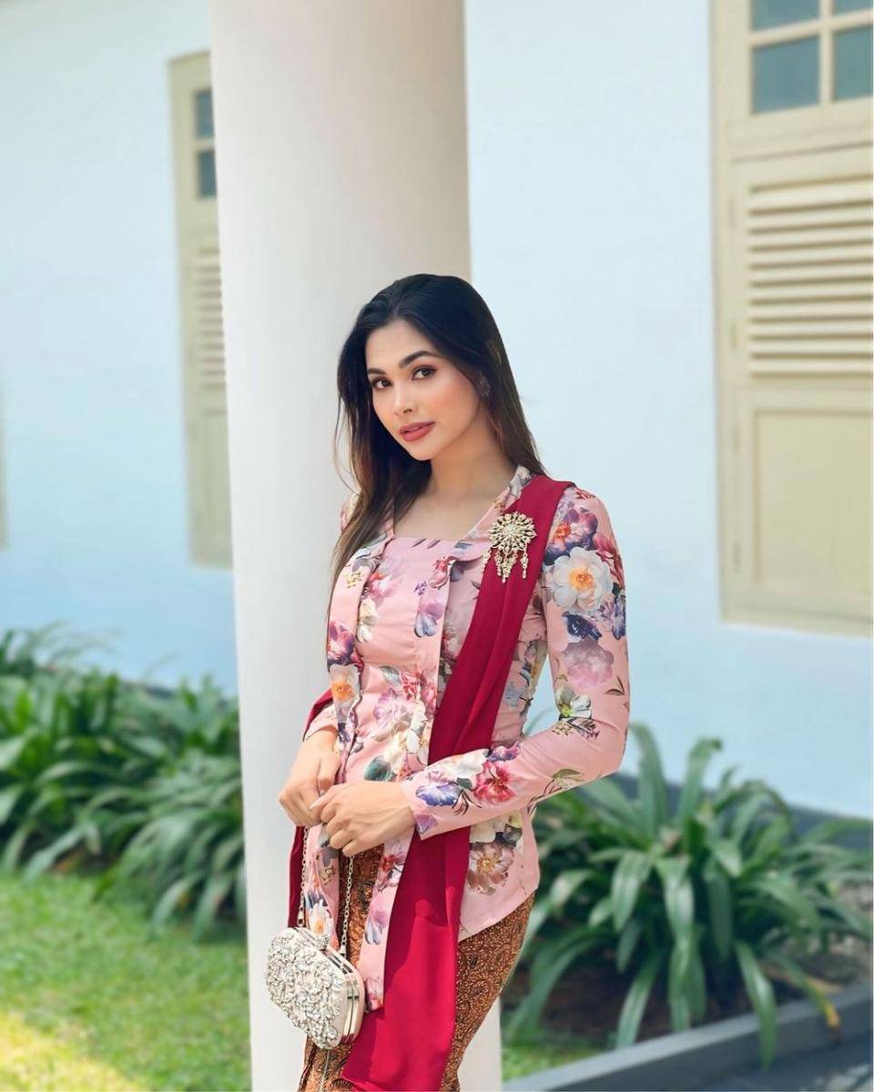 Gaya Tamu di Tasyakuran dan Tingkeban Erina Gudono. (instagram.com/jaswinkaurd)