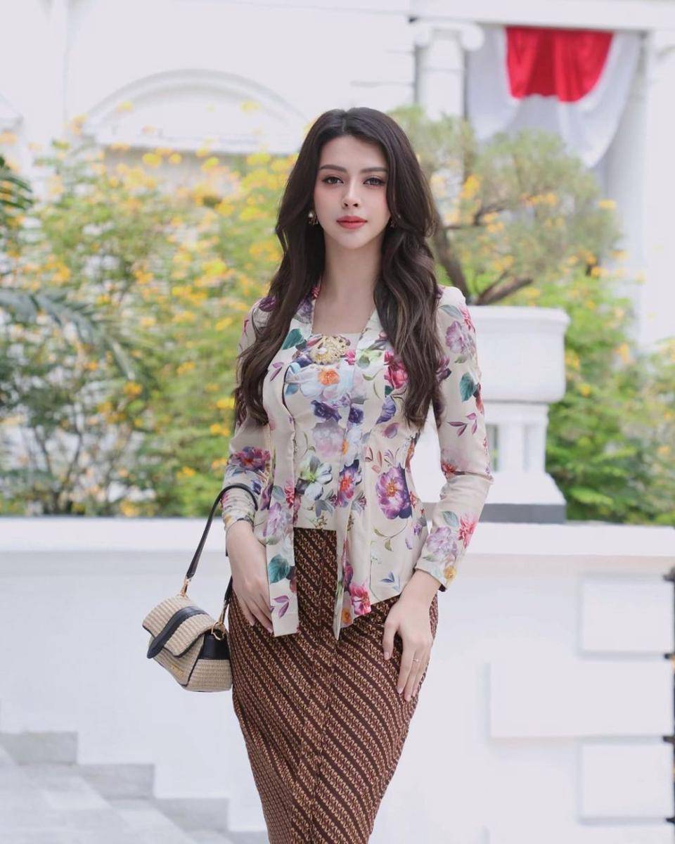 Gaya Tamu di Tasyakuran dan Tingkeban Erina Gudono. (instagram.com/cindymaymcguire)