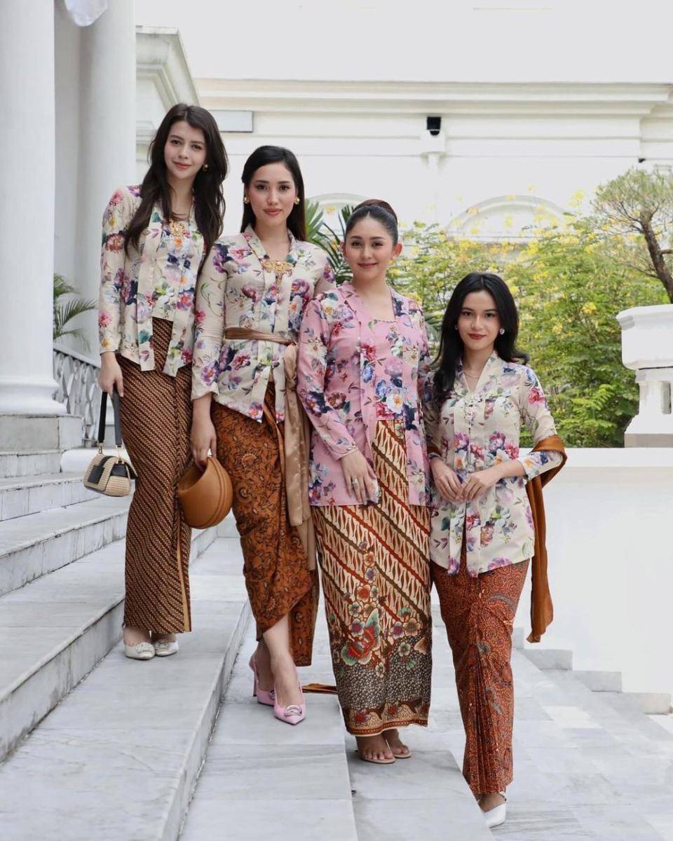 Gaya Tamu di Tasyakuran dan Tingkeban Erina Gudono. (instagram.com/yasmindeliana)