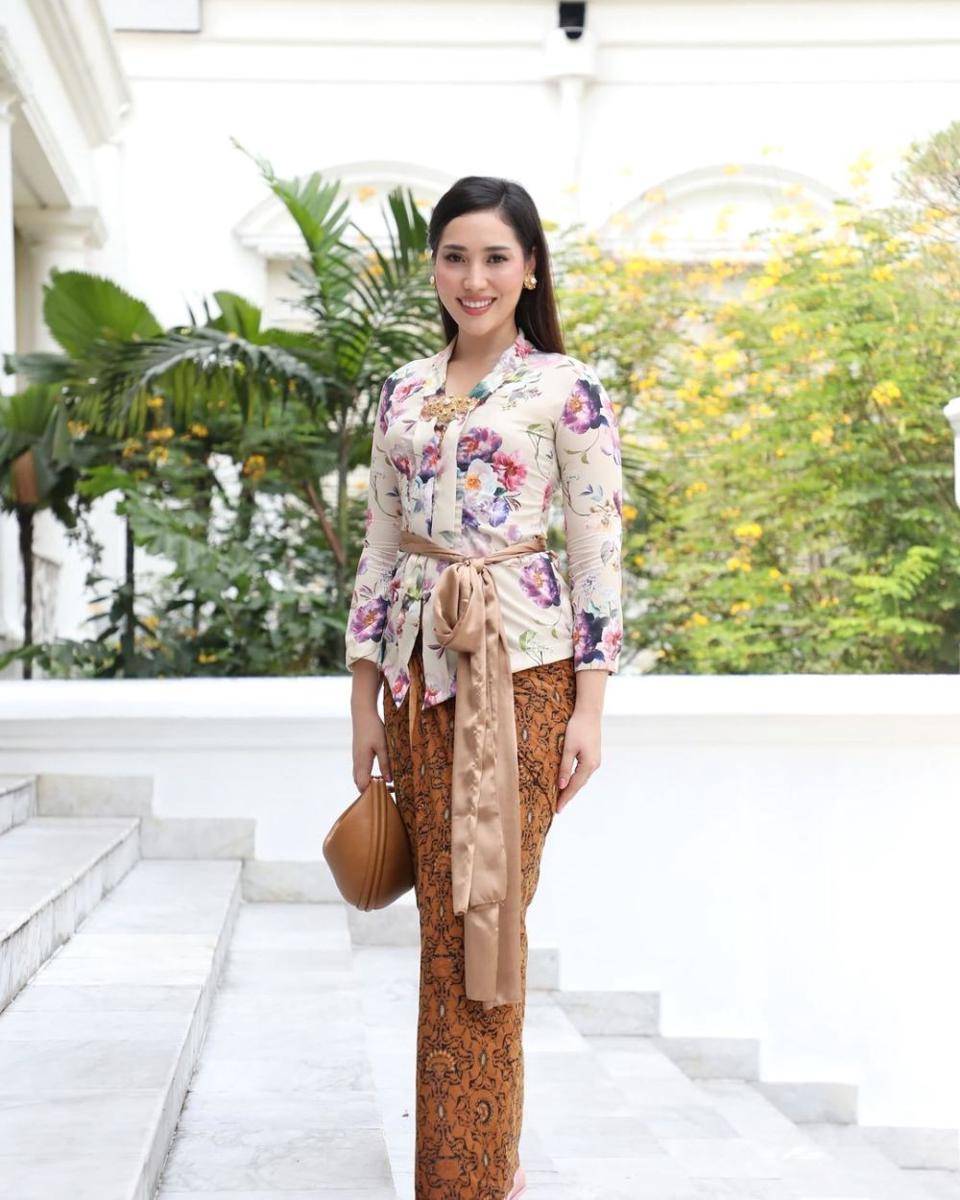 Gaya Tamu di Tasyakuran dan Tingkeban Erina Gudono. (instagram.com/laksmideneefe)