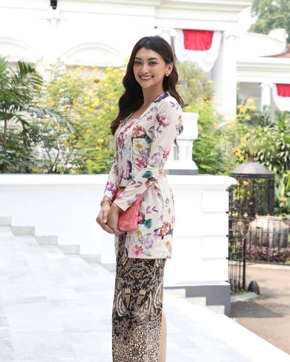 Gaya Tamu di Tasyakuran dan Tingkeban Erina Gudono. (instagram.com/dindacresheilla)