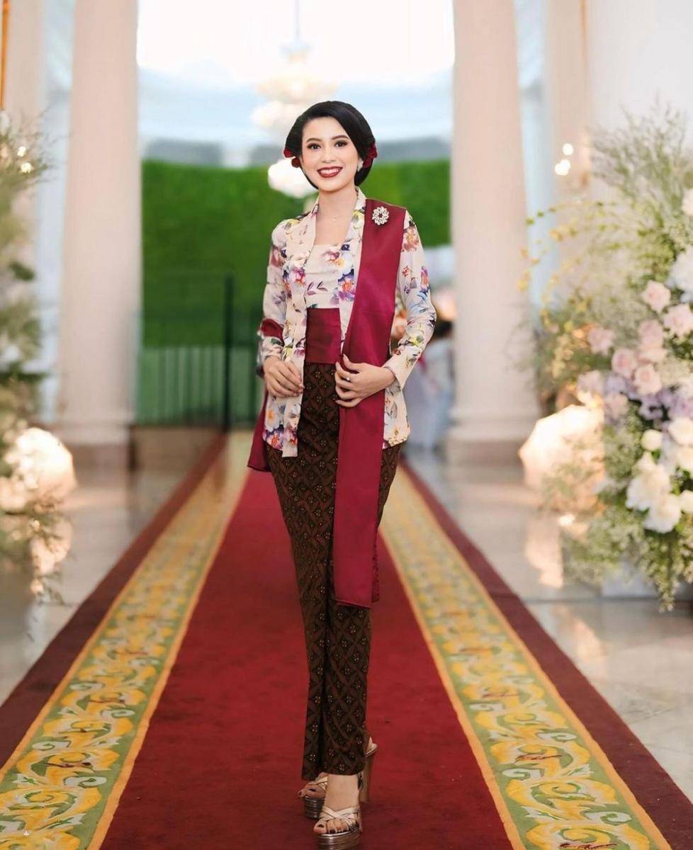 Gaya Tamu di Tasyakuran dan Tingkeban Erina Gudono. (instagram.com/angeliarzky)
