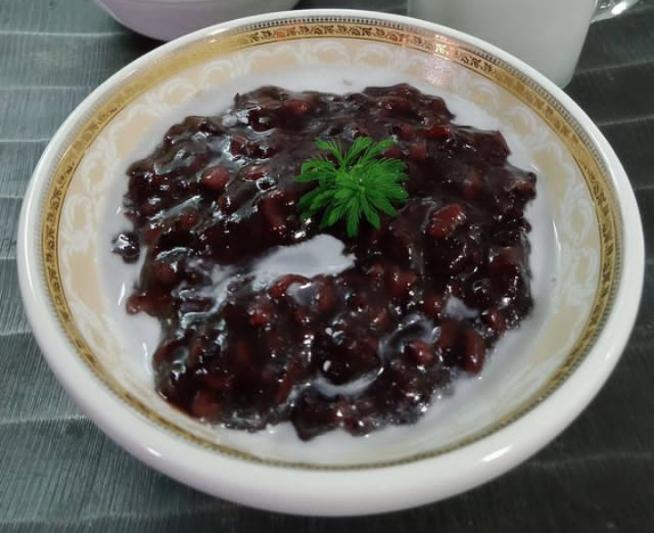 Resep Bubur Ketan Hitam Lezat Anti Gagal, Dijamin Lembut dan Enak!