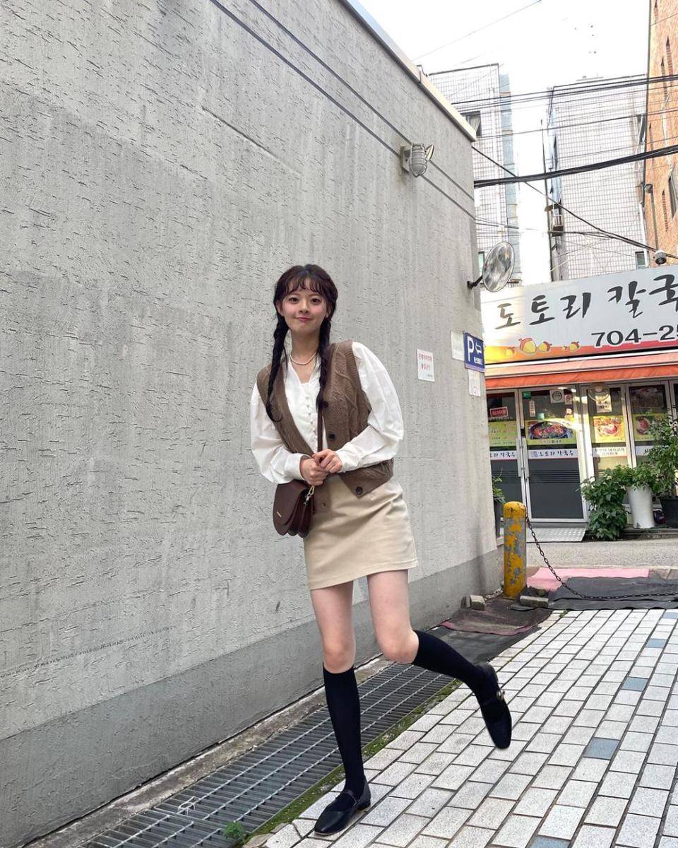 OOTD nuansa girly ala Han Su-a (instagram.com/swaxwa)