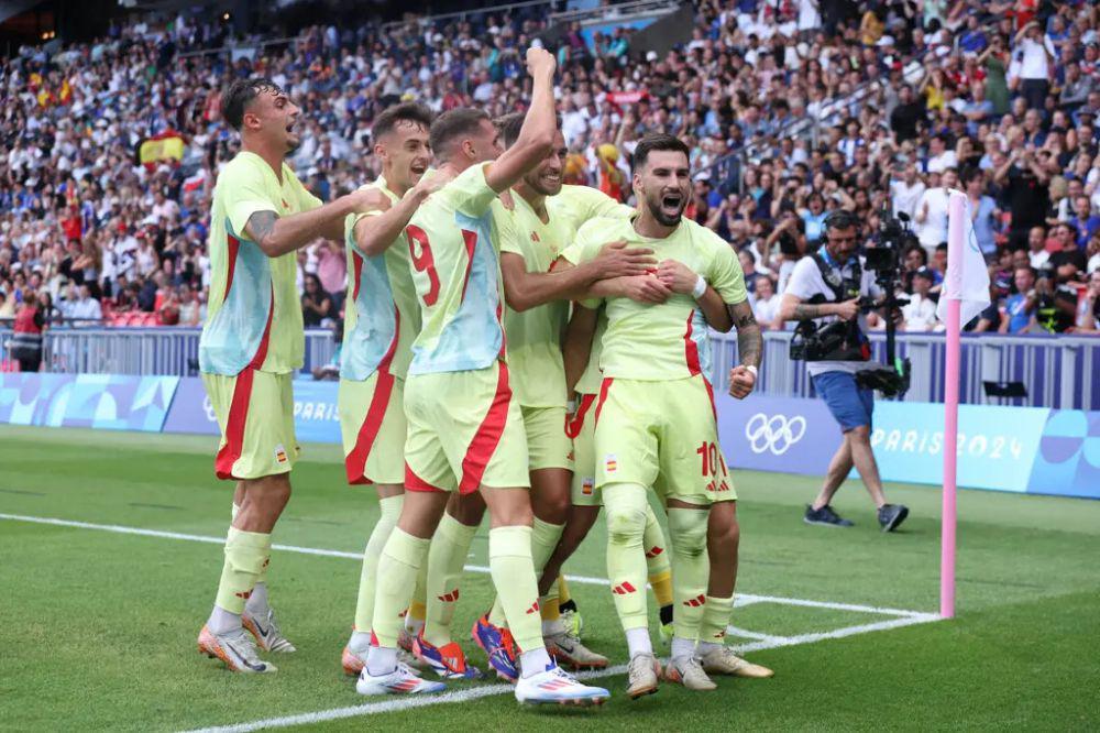 Pemain Spanyol selebrasi usai mencetak gol ke gawang Prancis pada final Olimpiade 2024 Paris. (fifa.com)
