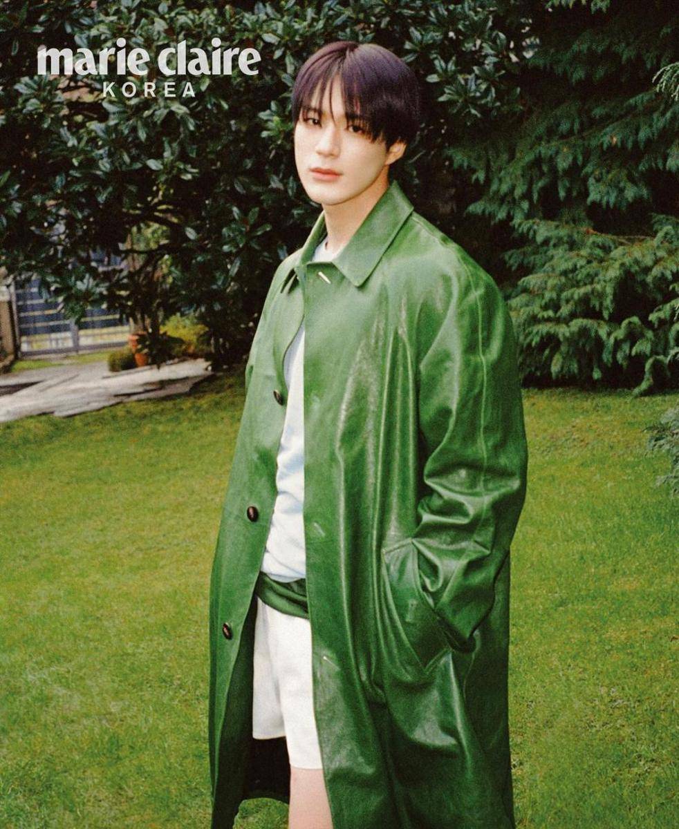 gaya Jeno NCT dengan outfit serba putih (instagram.com/leejen_o_423)
