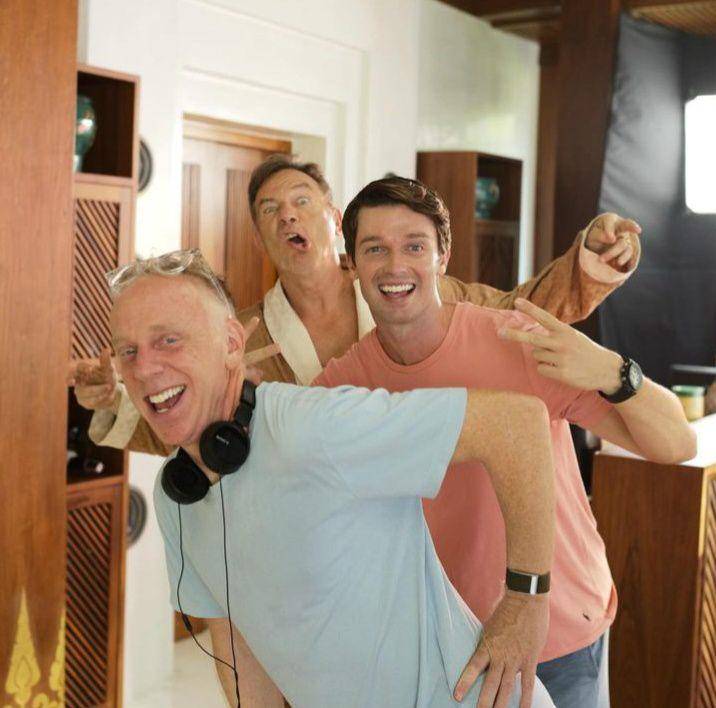 potret Mike White, Jason Isaacs, dan Patrick Schwarzenegger (instagram.com/patrickschwarzenegger)