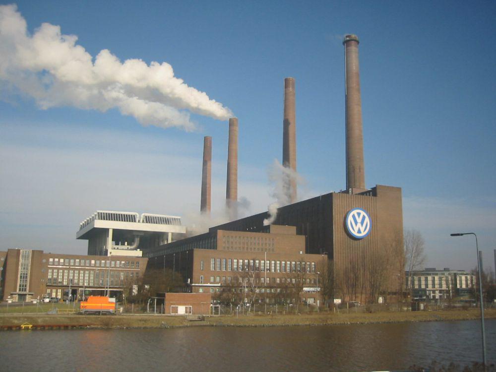 ilustrasi pabrik Wolfsburg Volkswagen di Jerman (commons.wikimedia.org/AndreasPraefcke)