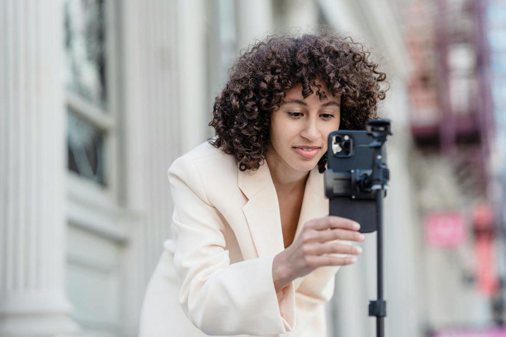 Ilustrasi sedang belajar fotografer(pexels.com/Blue bird)