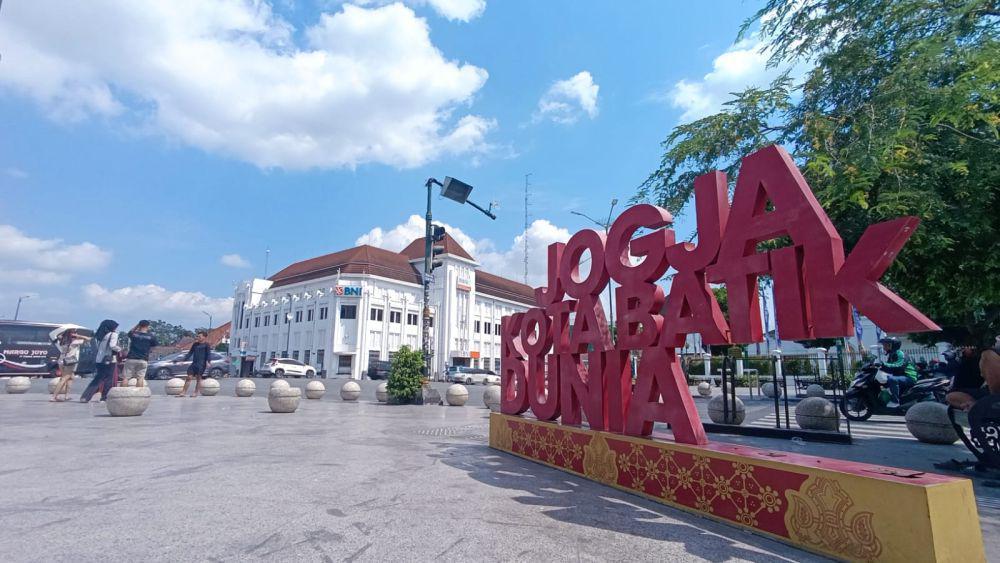 Titik Nol Kilometer Yogyakarta Tak Boleh Dipakai untuk Ngamen Online