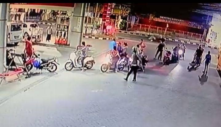 Pria di Sidoarjo Dikeroyok Usai Tegur Buang Puntung Rokok di SPBU