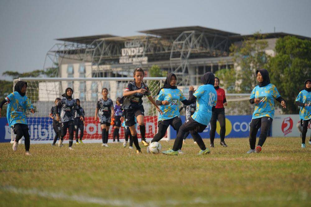 Partai final KU 12 MilkLife Soccer Challenge - Semarang Series 1 2024 mempertemukan SD Muhammadiyah 05 dan SDN Rejosari 01. (Dok. Istimewa)