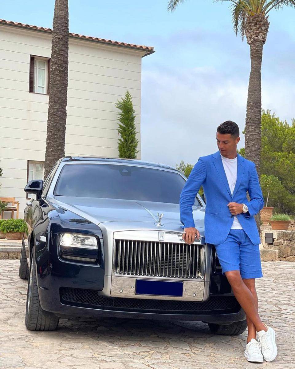 inspirasi outfit simpel ala Cristiano Ronaldo (instagram.com/cristiano)
