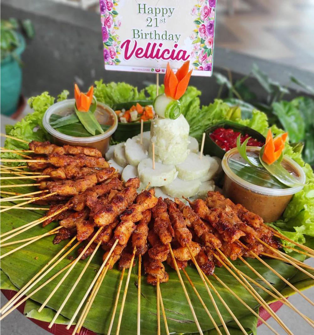 ilustrasi tumpeng sate (instagram.com/mrbrewok_pku)