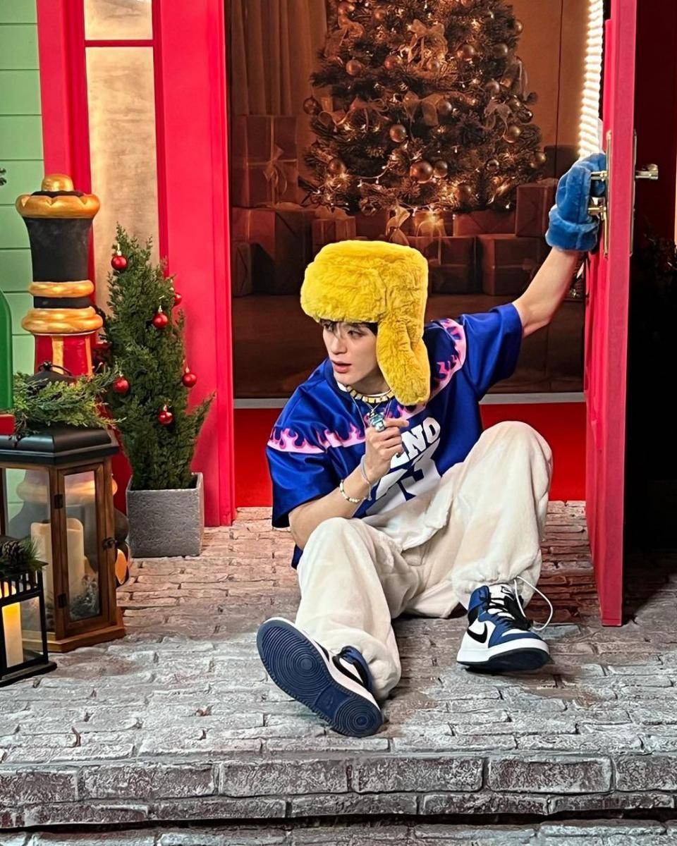 gaya Jeno NCT dengan outfit serba putih (instagram.com/leejen_o_423)
