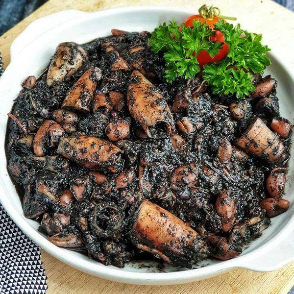 Ilustrasi cumi hitam siap santap