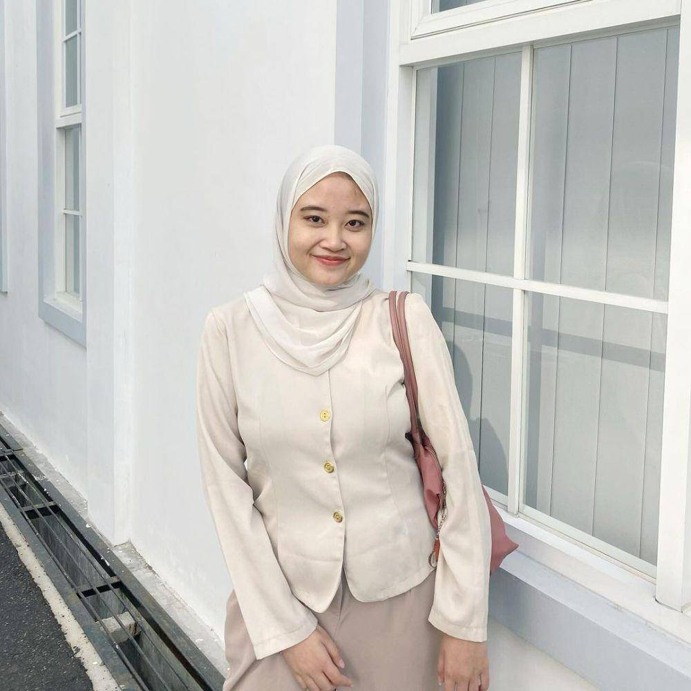 gaya makeup simpel ala peserta CoC (instagram.com/nadiadianesti)