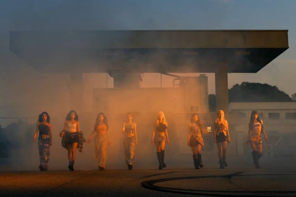 fromis_9 di MV Supersonic (youtube.com/HYBE Labels)