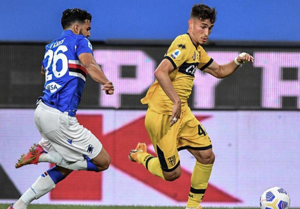 potret Maxime Busi (jersey kuning) saat membela Parma (instagram.com/maximebusi)
