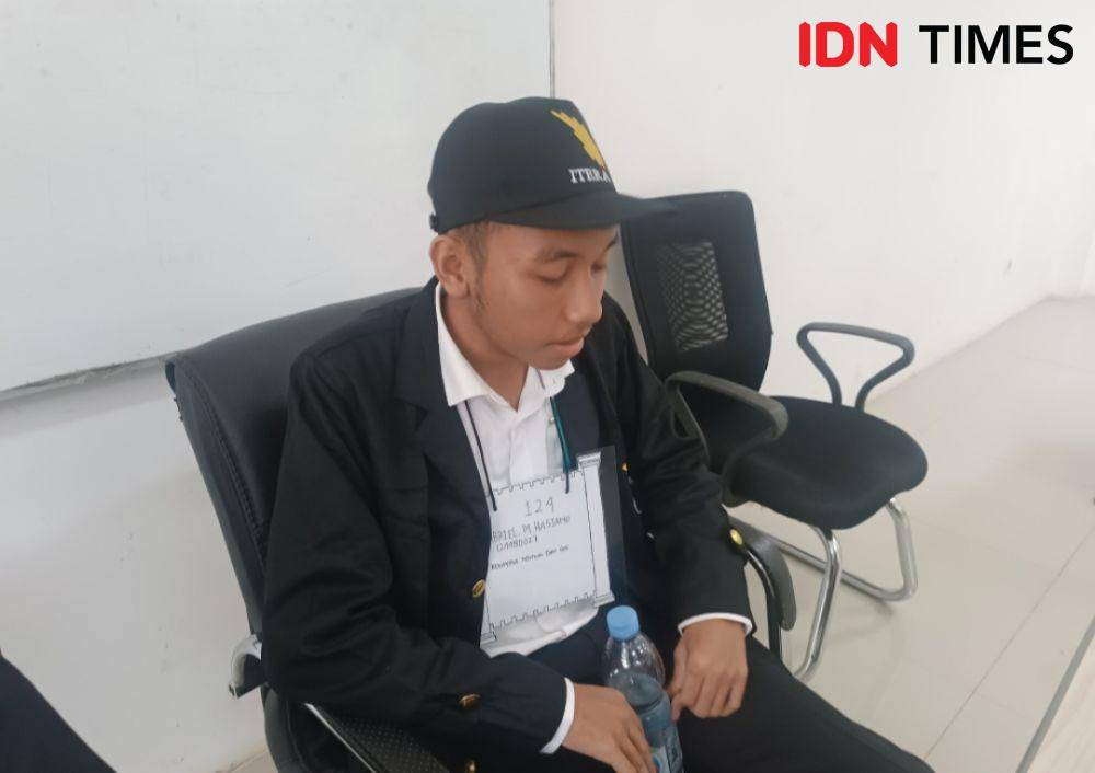 Gabriel, mahasiswa terjauh dikarenakan berasal dari Kecamatan Abe Pura, Kabupaten Jayapura, Provinsi Papua. (IDN Times/Tama Yudha Wiguna).
