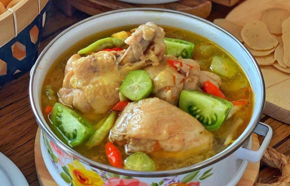 asem-asem ayam kuah bening (instagram.com/koh_aming)